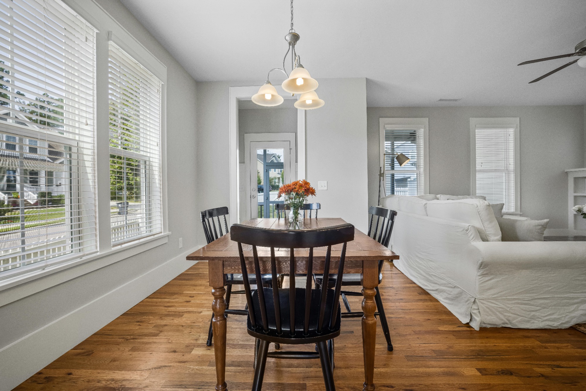 Tidy Bird Cleaning: 5 Star House Cleaning in Burlington, Oakville