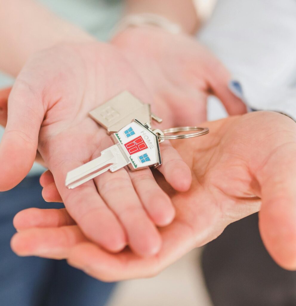 Moving made easy with Tidy Bird Cleaning! Whether you're moving in or out, our team will ensure your new space is spotless, or your old one is left pristine. Serving Burlington, Oakville, Milton, and Halton Hills with expert cleaning services.