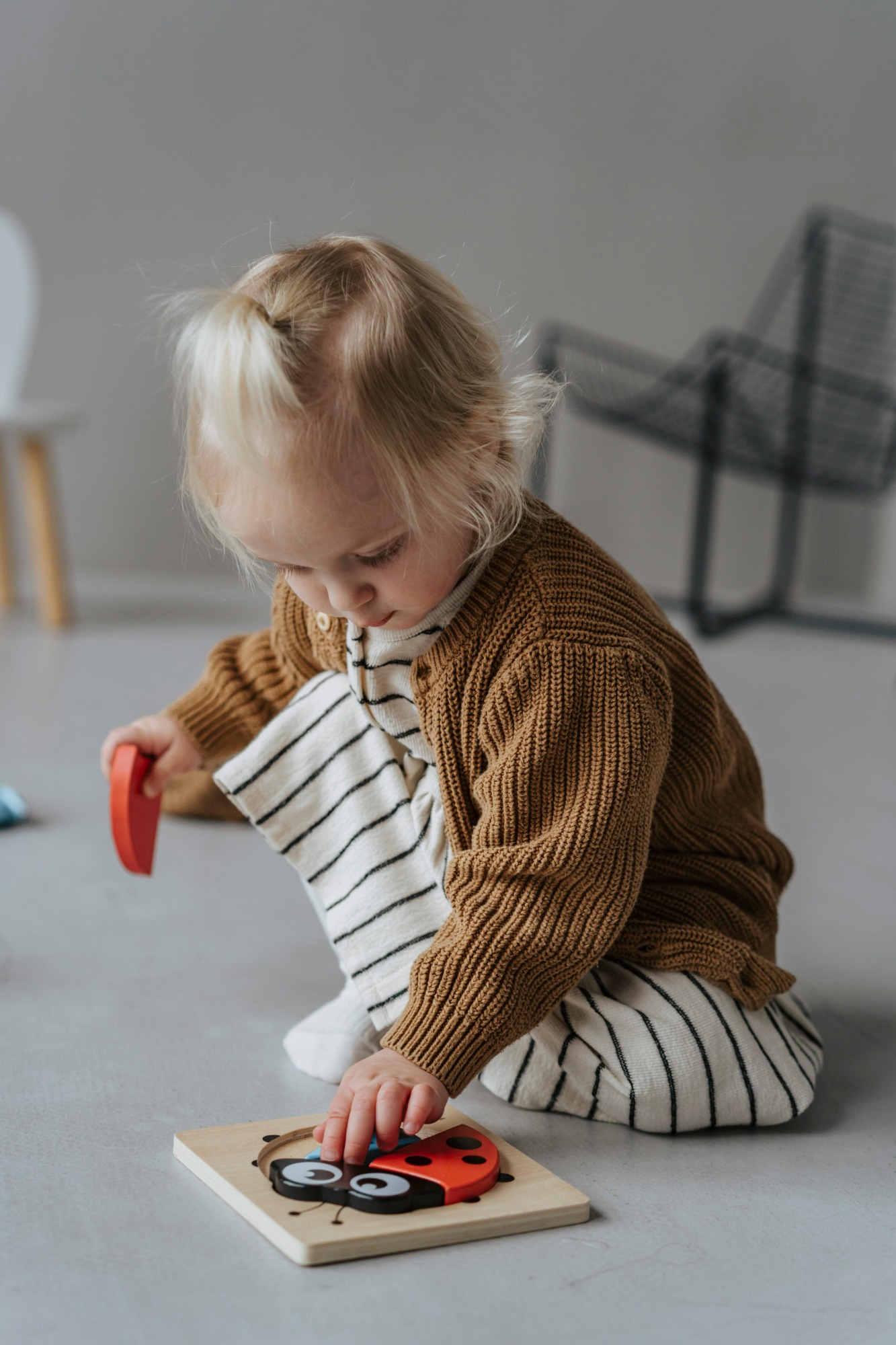 cute kid playing on a very clean floor thanks to Tidy Bird Cleaning
