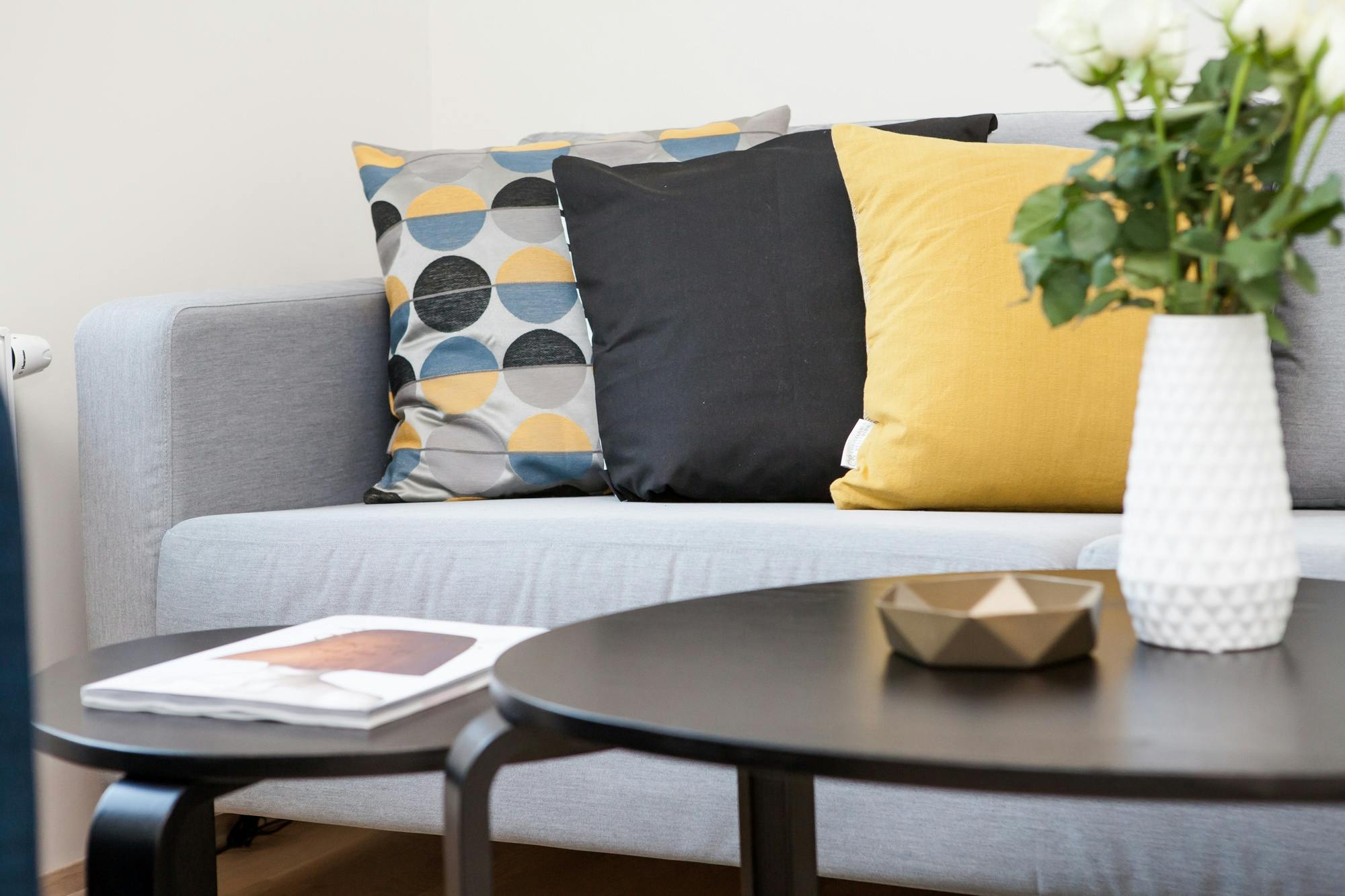 clean coffee table in a clean living room, tidybirdcleaning