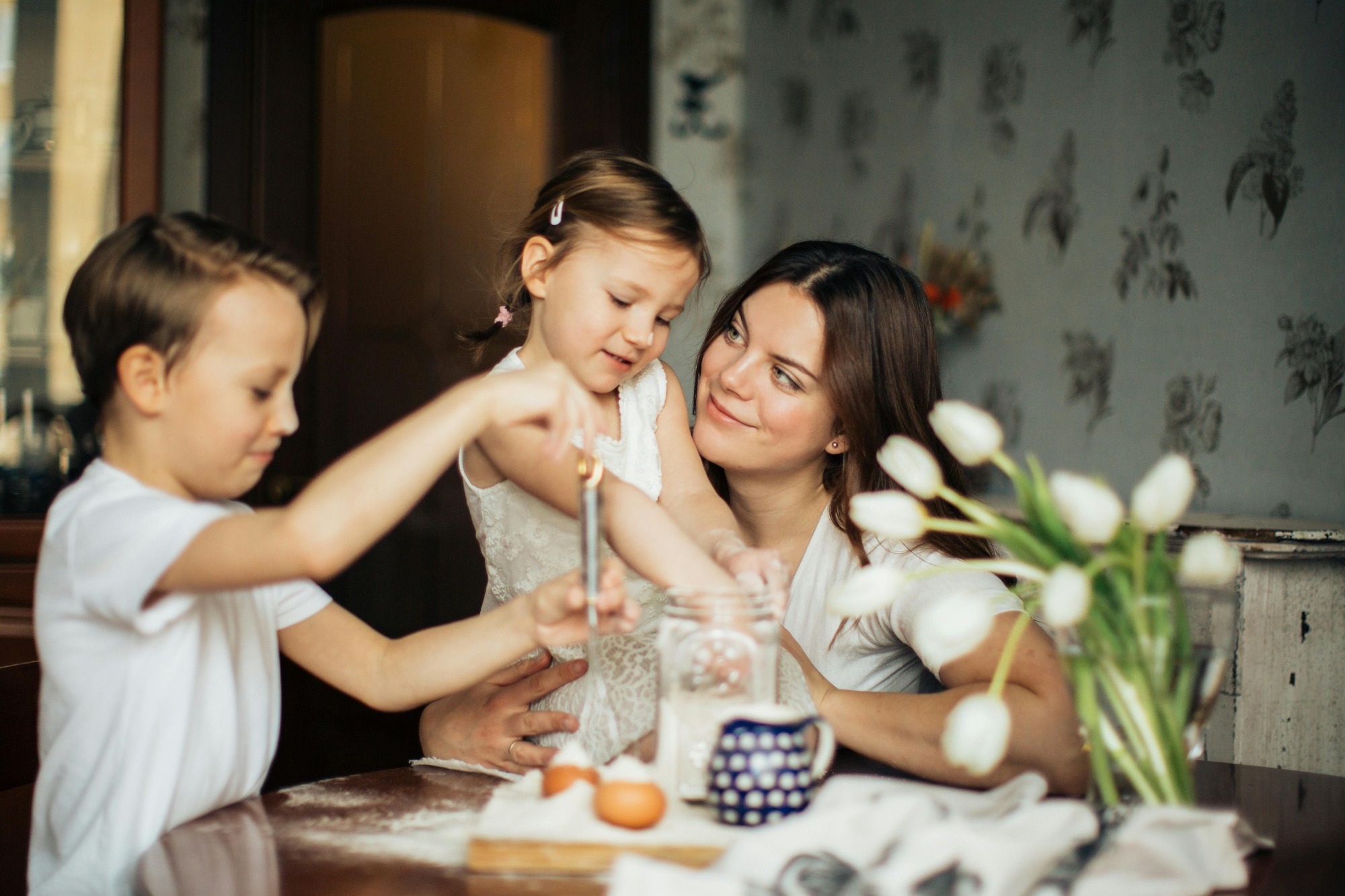 Mom with kids, spending quality time instead of house cleaning - tidybirdcleaning